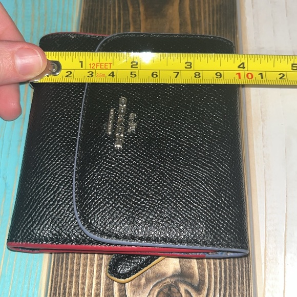 Coach Wyn Small Leather Black Wallet with floral interior - Picture 9 of 10